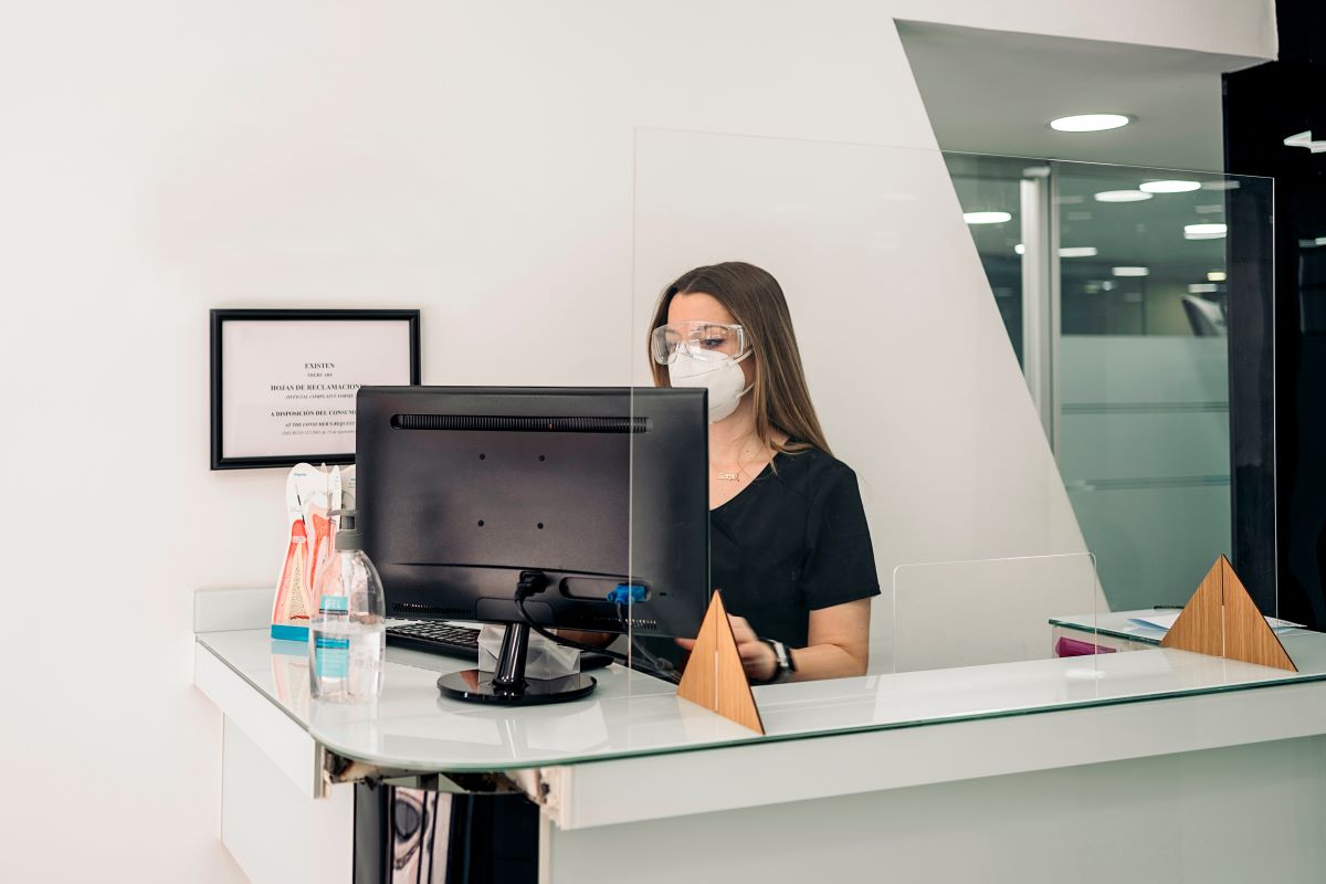 Top 5 Reasons to Choose the Best AI Dental Receptionist